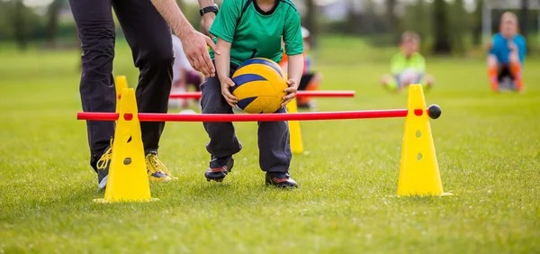 三连冠！上海海港加冕2025赛季中超冠军，摘下队史中超第四星